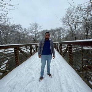 Meet your Posher, Lester josue